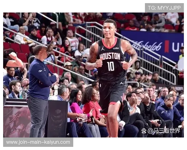 球队在季后赛首轮占据主动并向前推进，球队在季后赛首轮占据主动并向前推进的球员