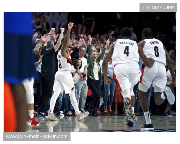 利拉德三分压哨,开拓者完成绝地反超