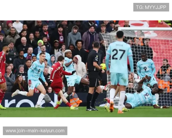 利物浦边路回传精准助攻队友破门得分，精彩一幕定格经典时刻