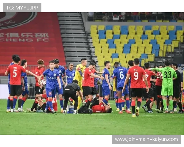 成都蓉城在禁区前的突破选择极其果断